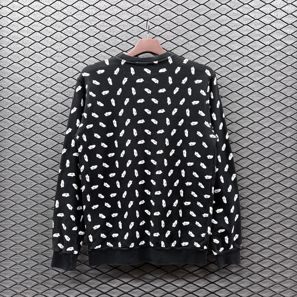 아디다스 슈퍼스타 아트그래픽 스웻셔츠 로고프린팅 디테일 블랙 상품이미지3