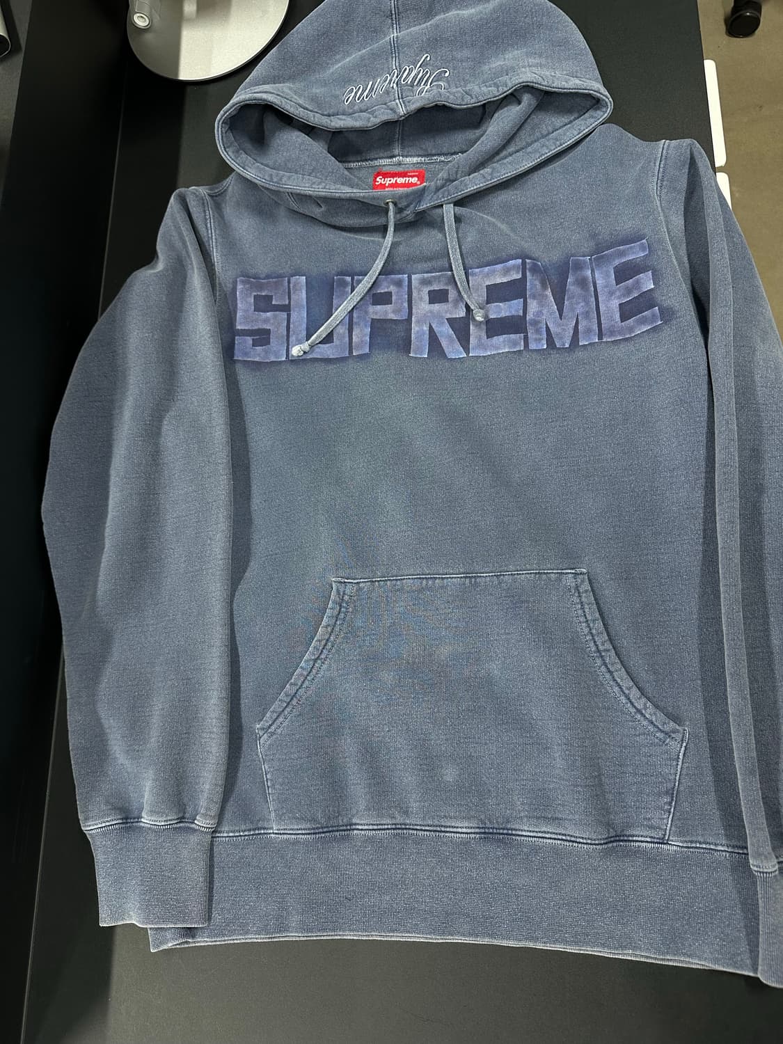 슈프림 엠보스드 아치 로고 후드 네이비 상품이미지4