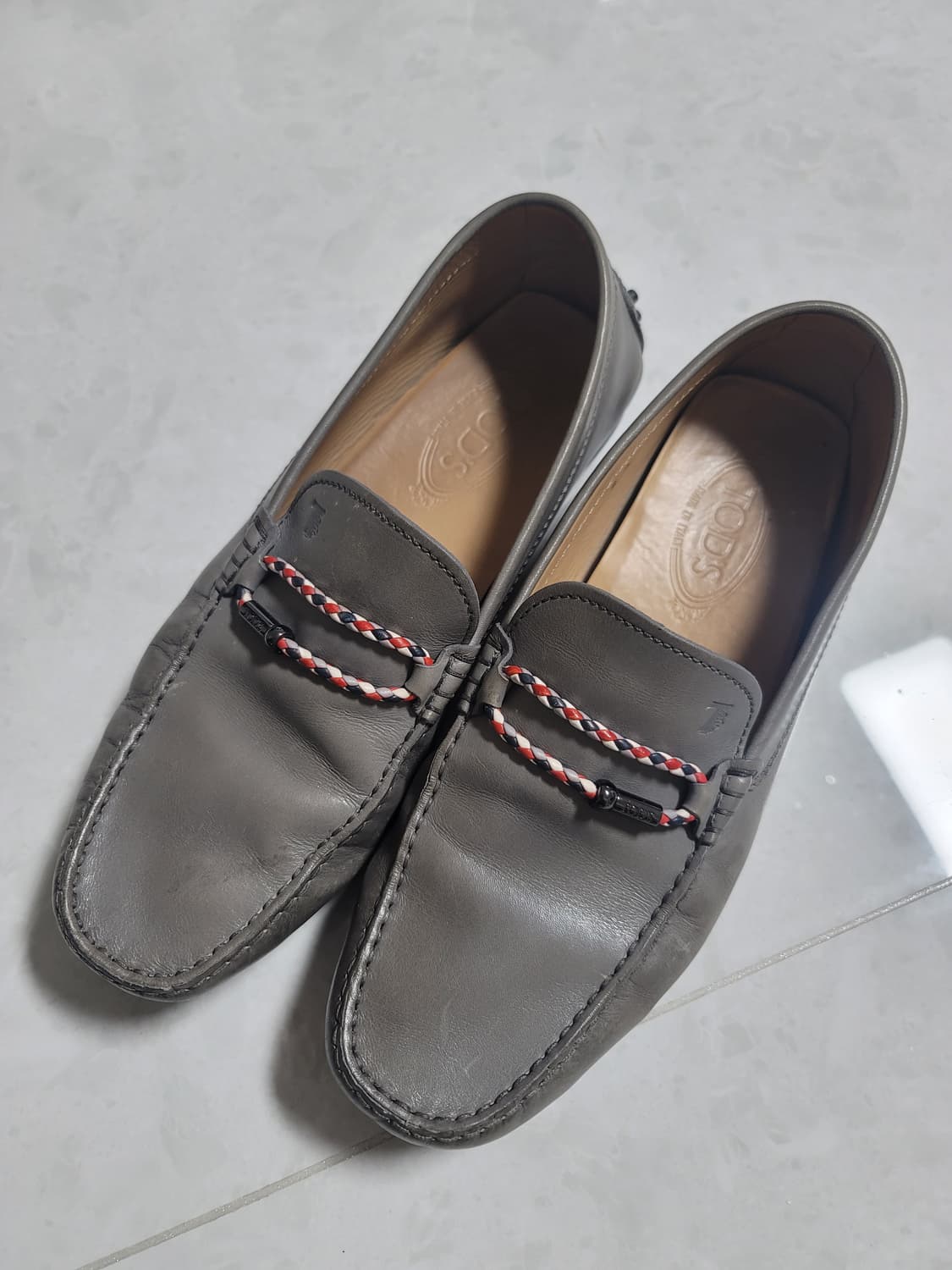 토즈 명품 로퍼 8사이즈 남성 270사이즈 상태굿

 상품이미지1