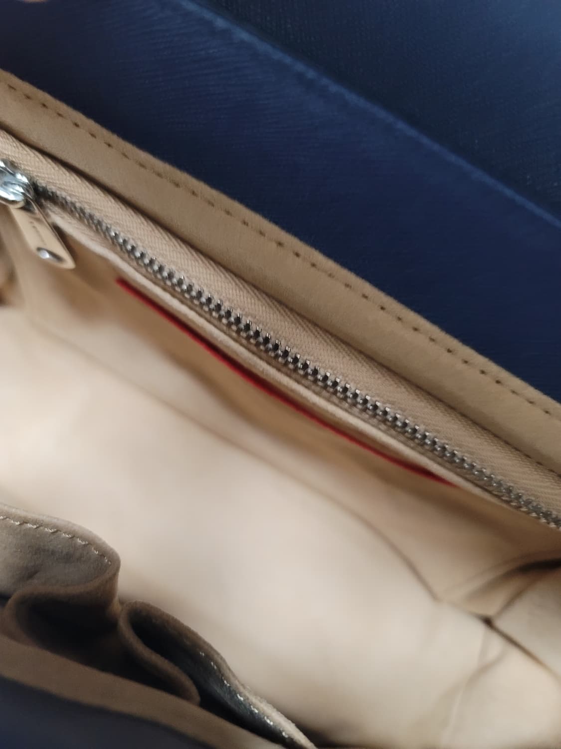 러브캣 그랑보네르 숄더백  가죽+스웨이드 상태극상

 상품이미지6