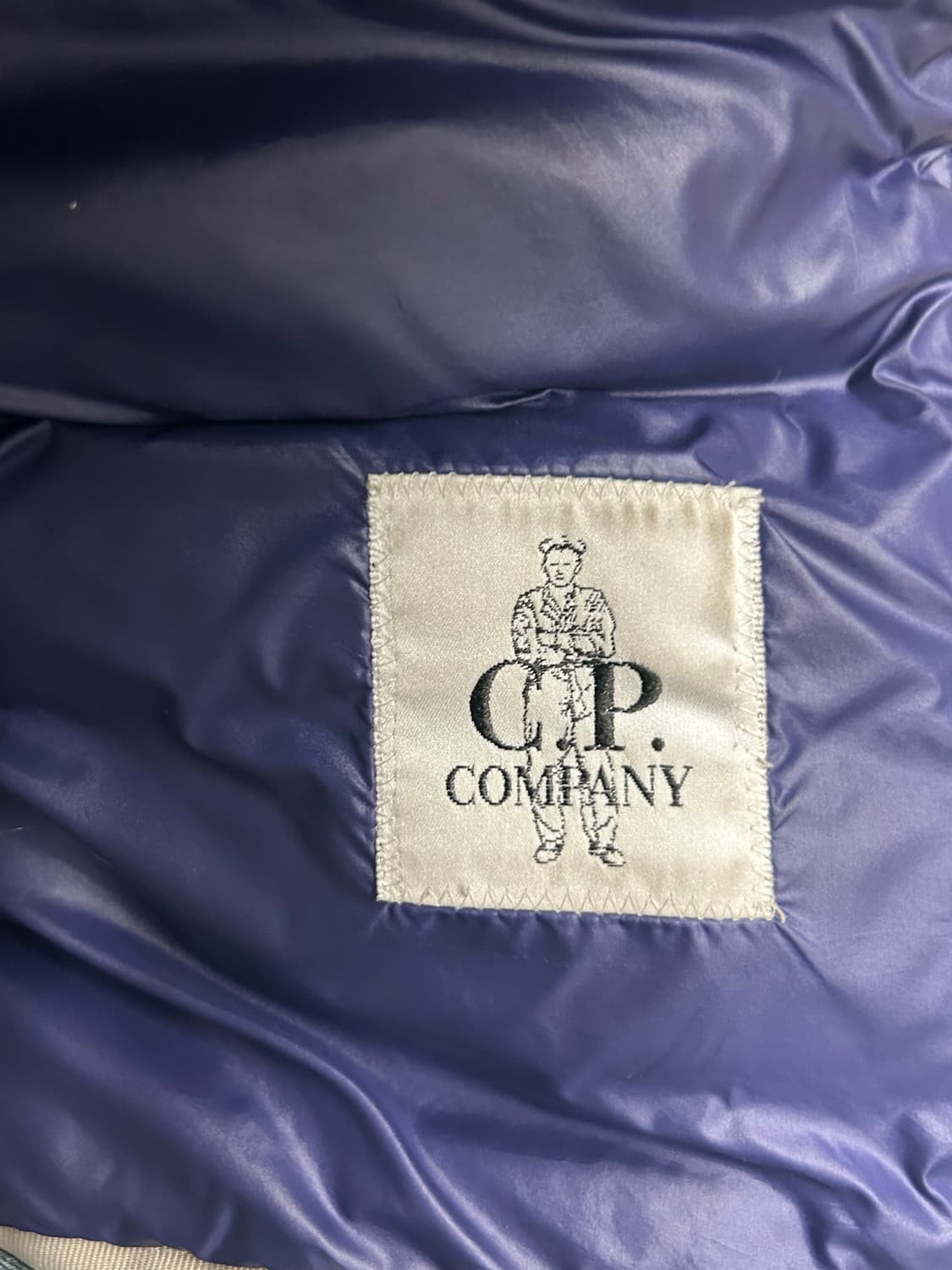 CP컴퍼니 경량 패딩  상품이미지3
