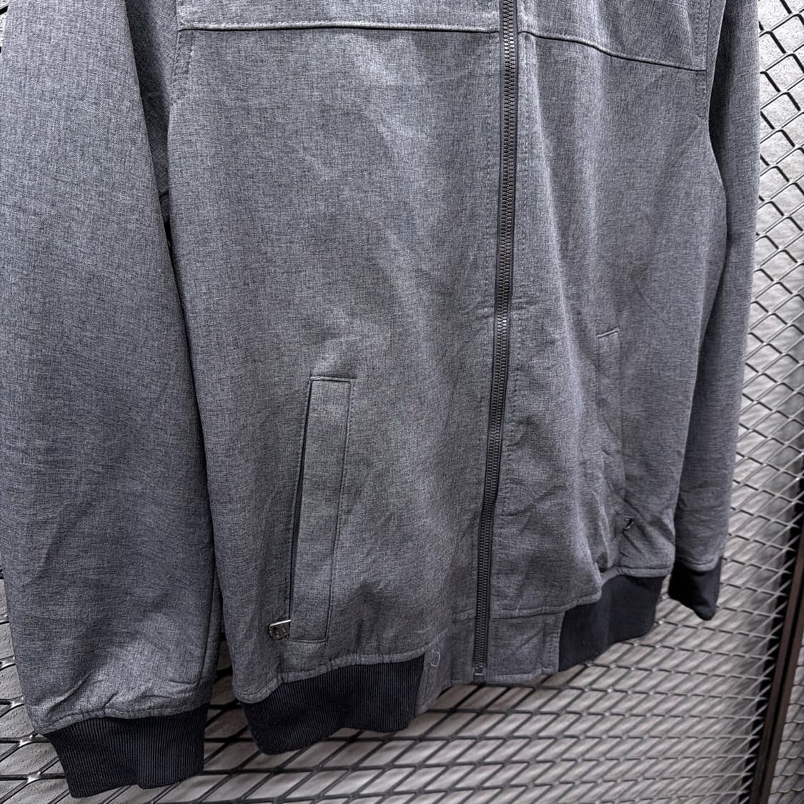 리바이스 소프트쉘 보아퍼 후드자켓 패널절개 배색 디테일 차콜 상품이미지5