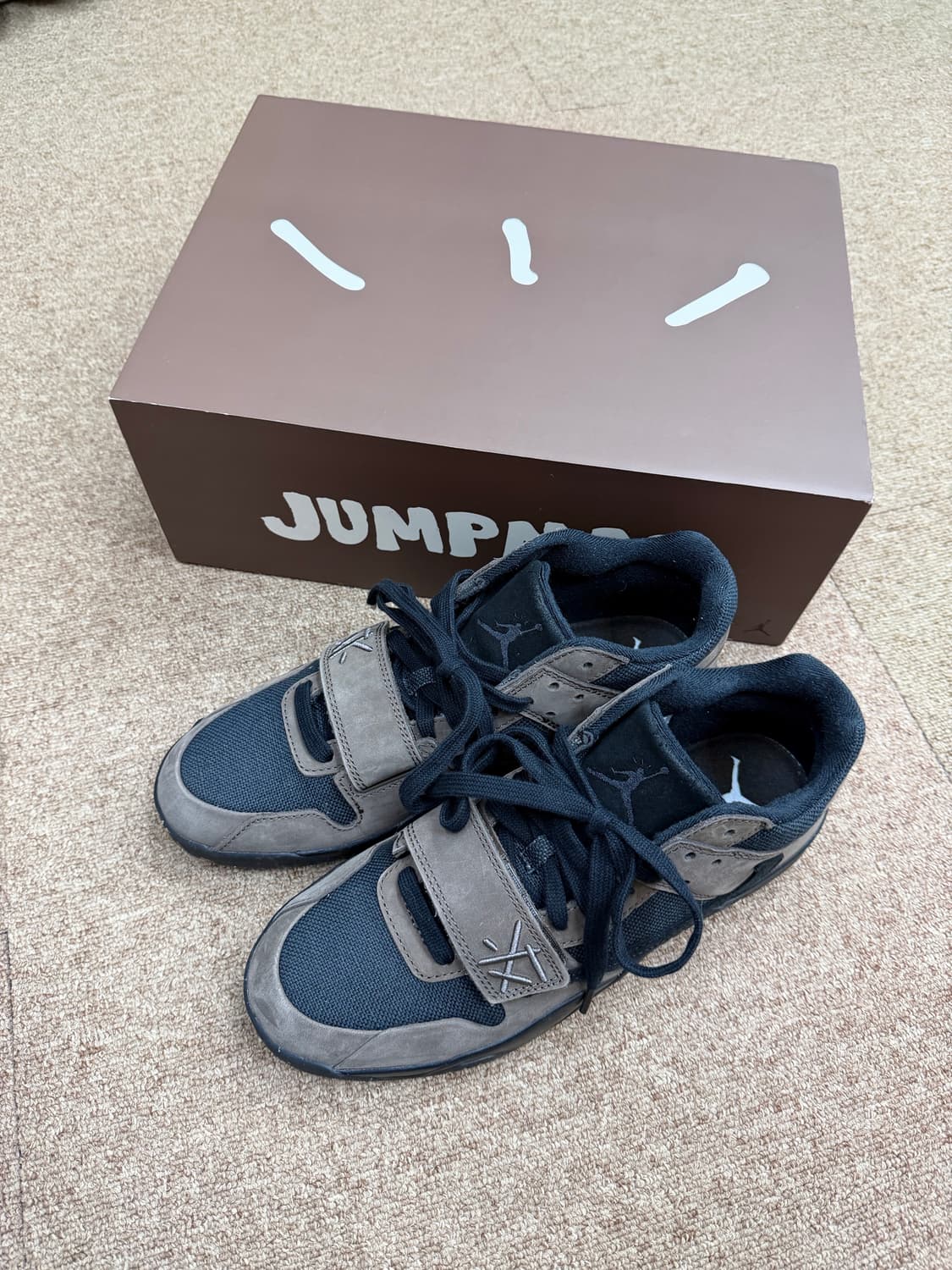 조던 x 트래비스 스캇 점프맨 잭 TR 블랙 앤 다크 모카 290 팝니다 상품이미지1