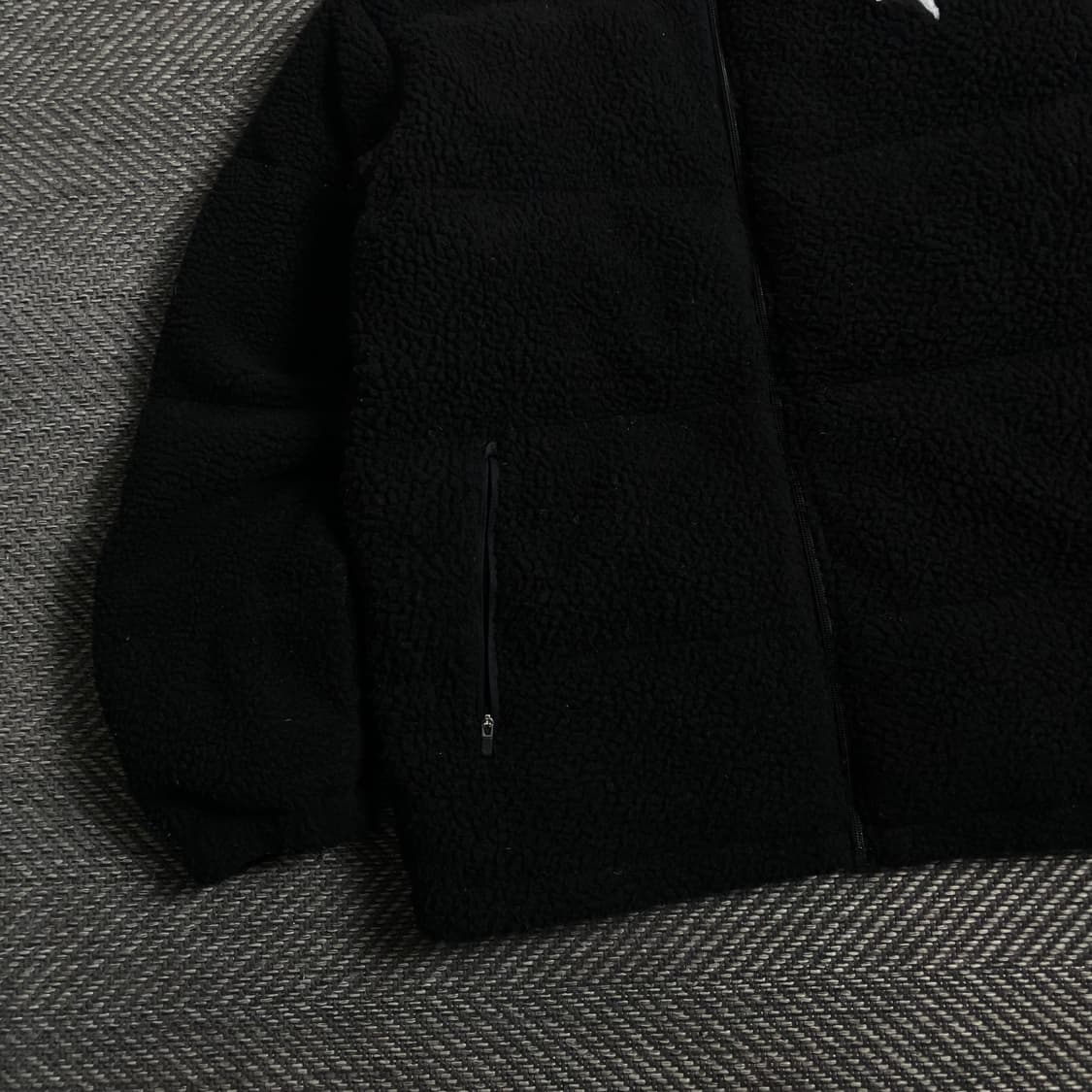 퓨마 자수로고 덕다운 푸퍼 쉐르파 플리스 패딩 점퍼 블랙 y 4780 상품이미지3