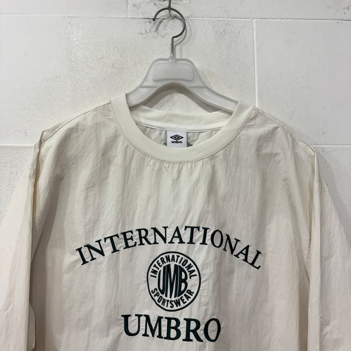 엄브로 인터내셔널 풀오버 상품이미지2