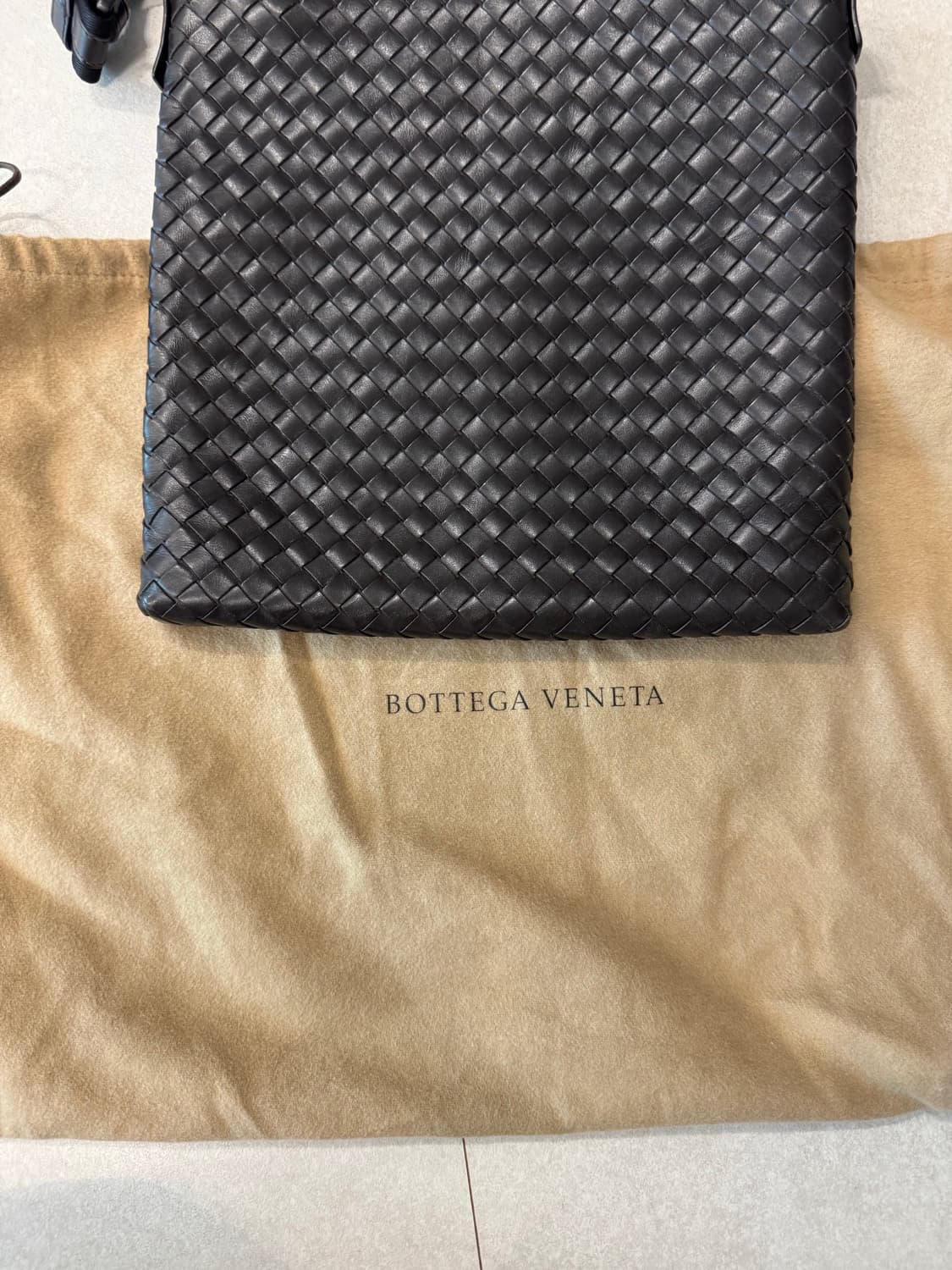 보테가베네타 남성 크로스백 상품이미지6