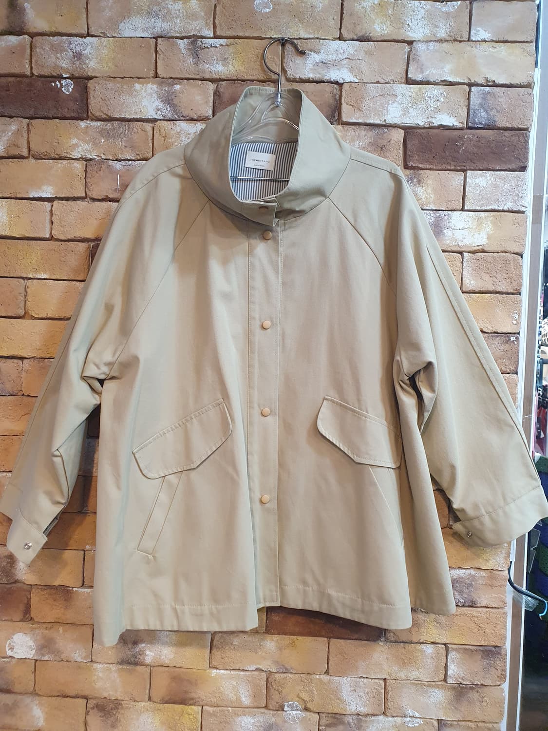 상태 최상 더뮤즈브랜드의 베이지색 트렌치코트 상품이미지1