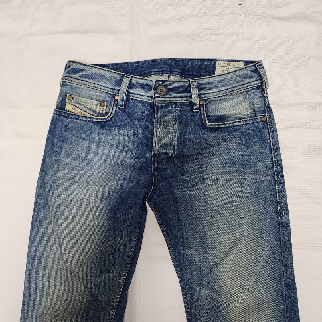 DIESEL ZATHAN 디젤 워시드 플레어 부츠컷 데님팬츠 상품이미지4