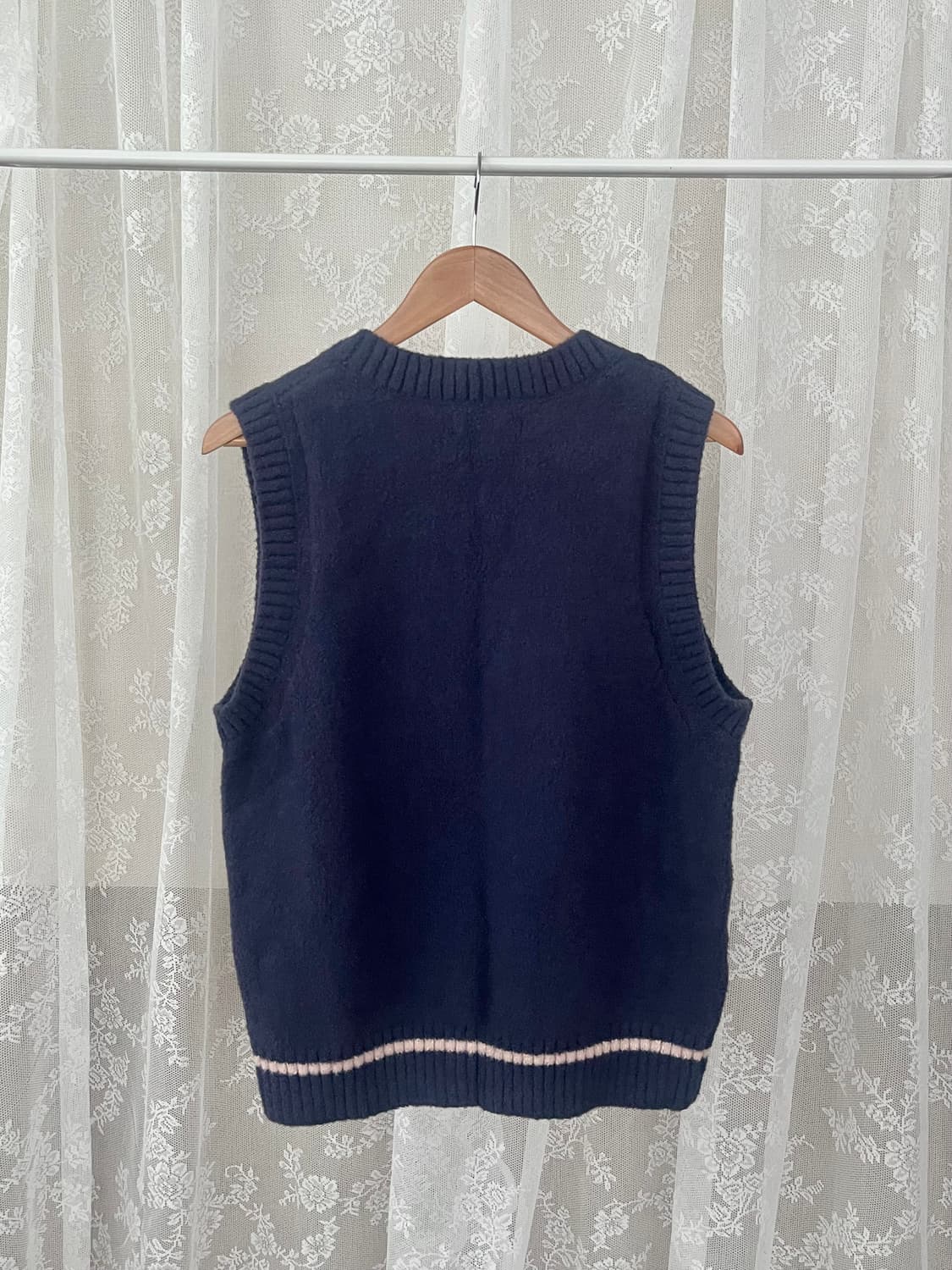 1) 키르시 오버핏 부클 니트 베스트 네이비 상품이미지2