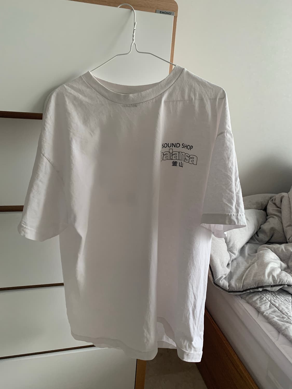 발란사 흰색 반팔 티셔츠 XL 상품이미지1