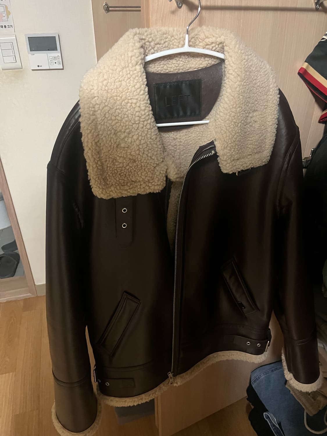 레프트서울 무스탕 입니다!  상품이미지2