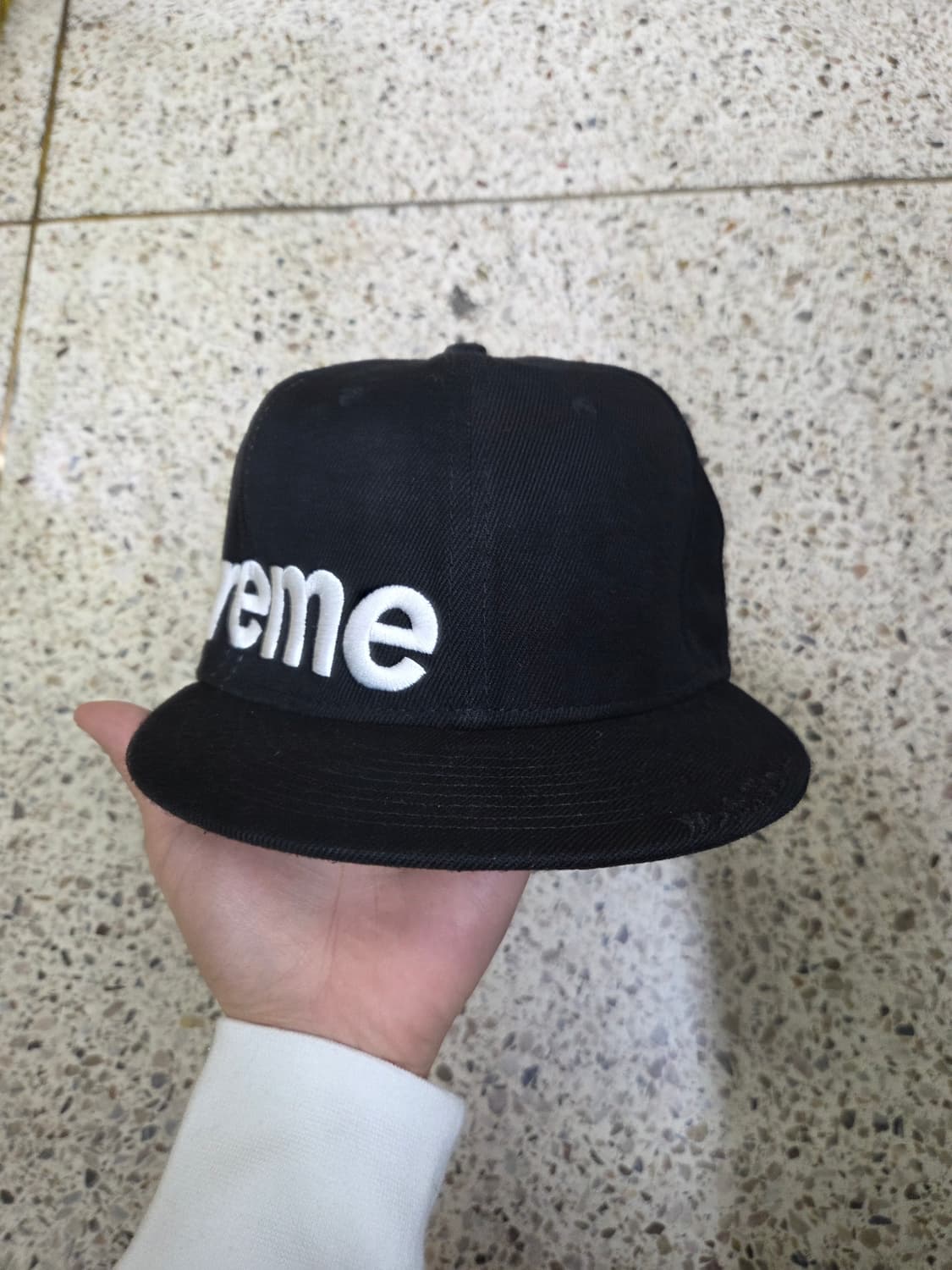 슈프림 뉴에라 모자 상품이미지1