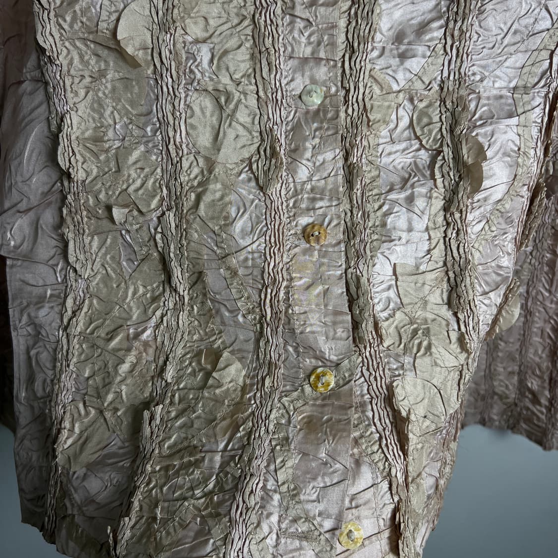 히시누마 요시키 플리츠 셔링 디테일 패턴 셔츠  상품이미지8