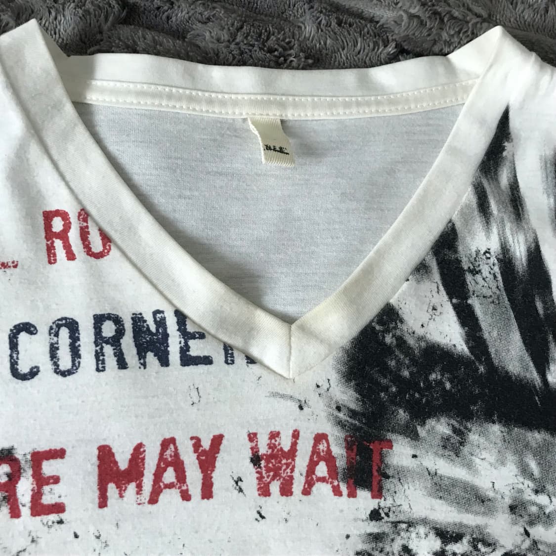 일본빈티지 펑크 갸루 브이넥 슬림핏 반팔티 상품이미지3