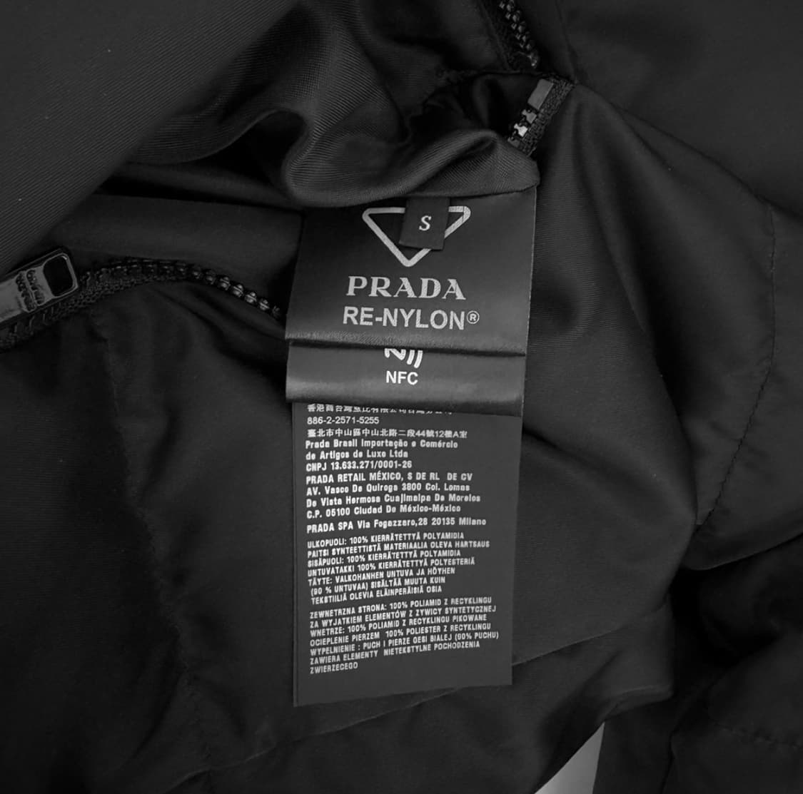 [S] 프라다 남성 미드 렝스 리나일론 리버시블 다운 패딩 자켓 블랙 상품이미지8