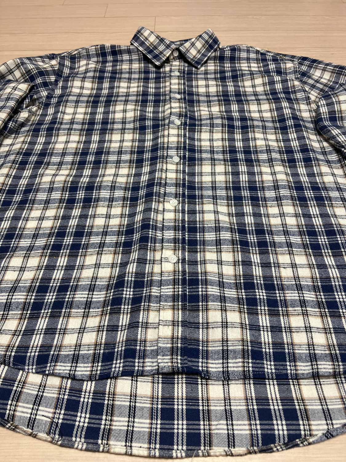 LE A 네이비 체크 오버핏 셔츠 상품이미지4