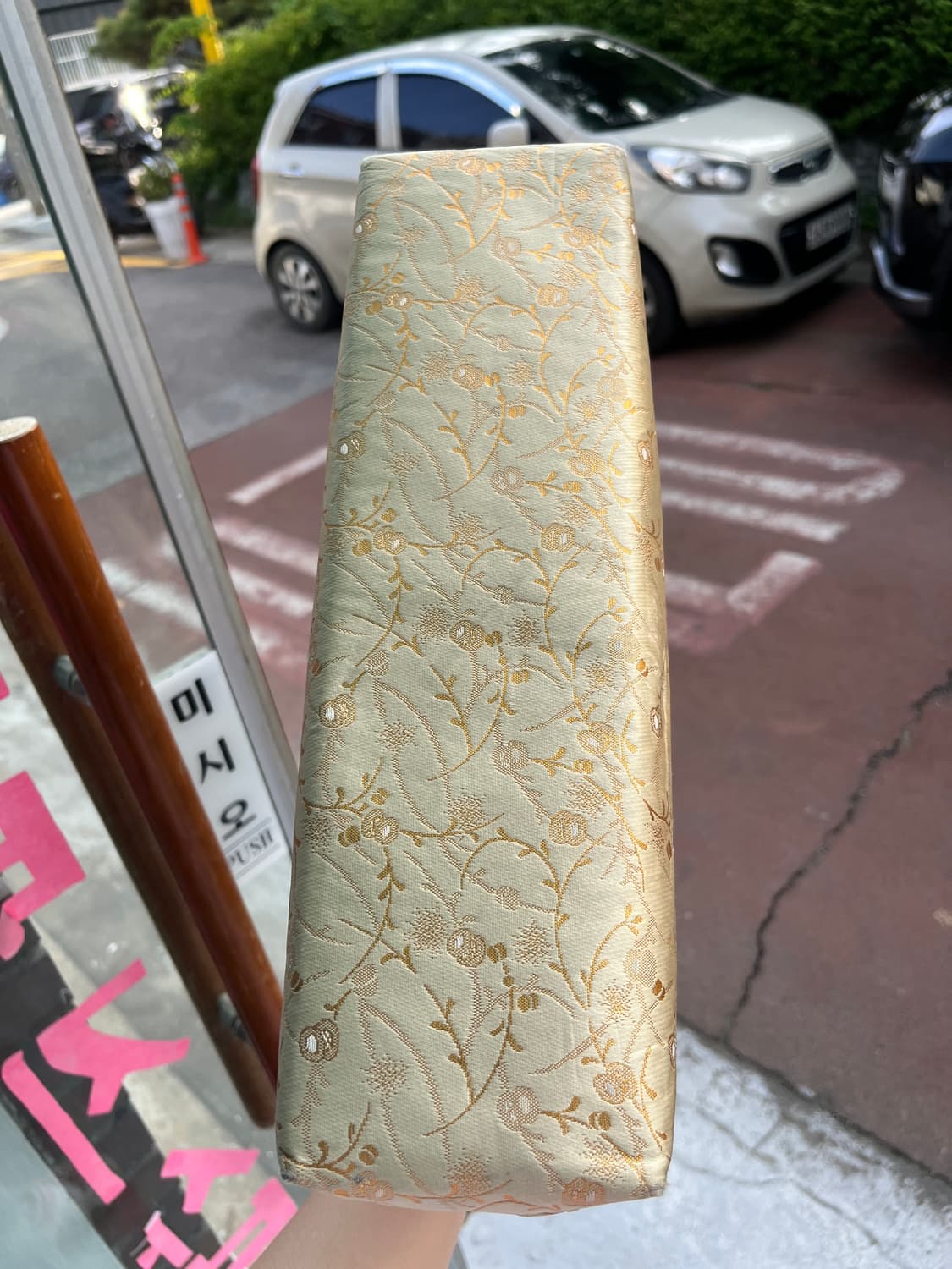 바닐라 플라워 프린트 새틴 핸드백 상품이미지10