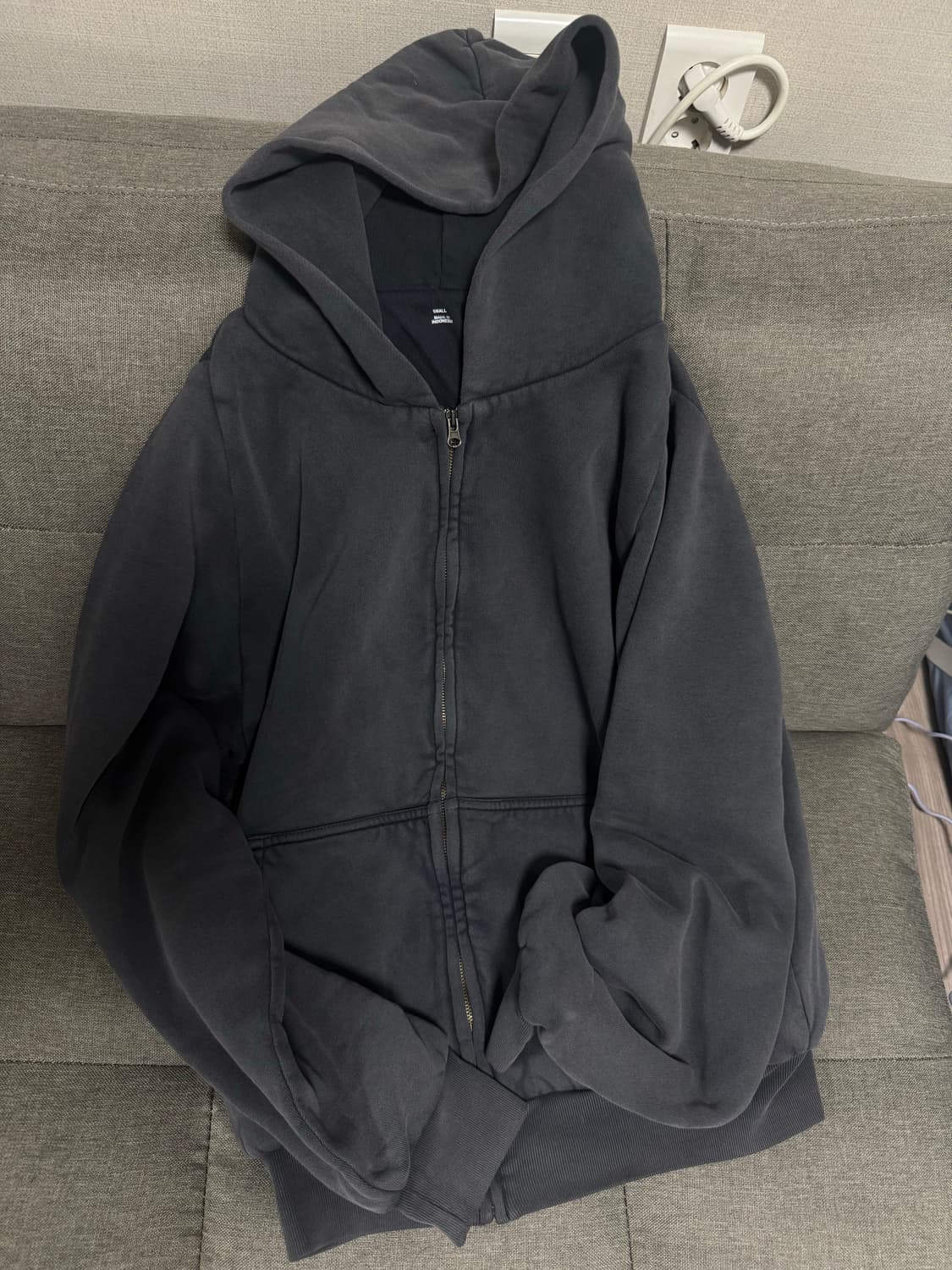 이지 갭 yeezy gap 포에틱 블랙 s사이즈 새상품 상품이미지1