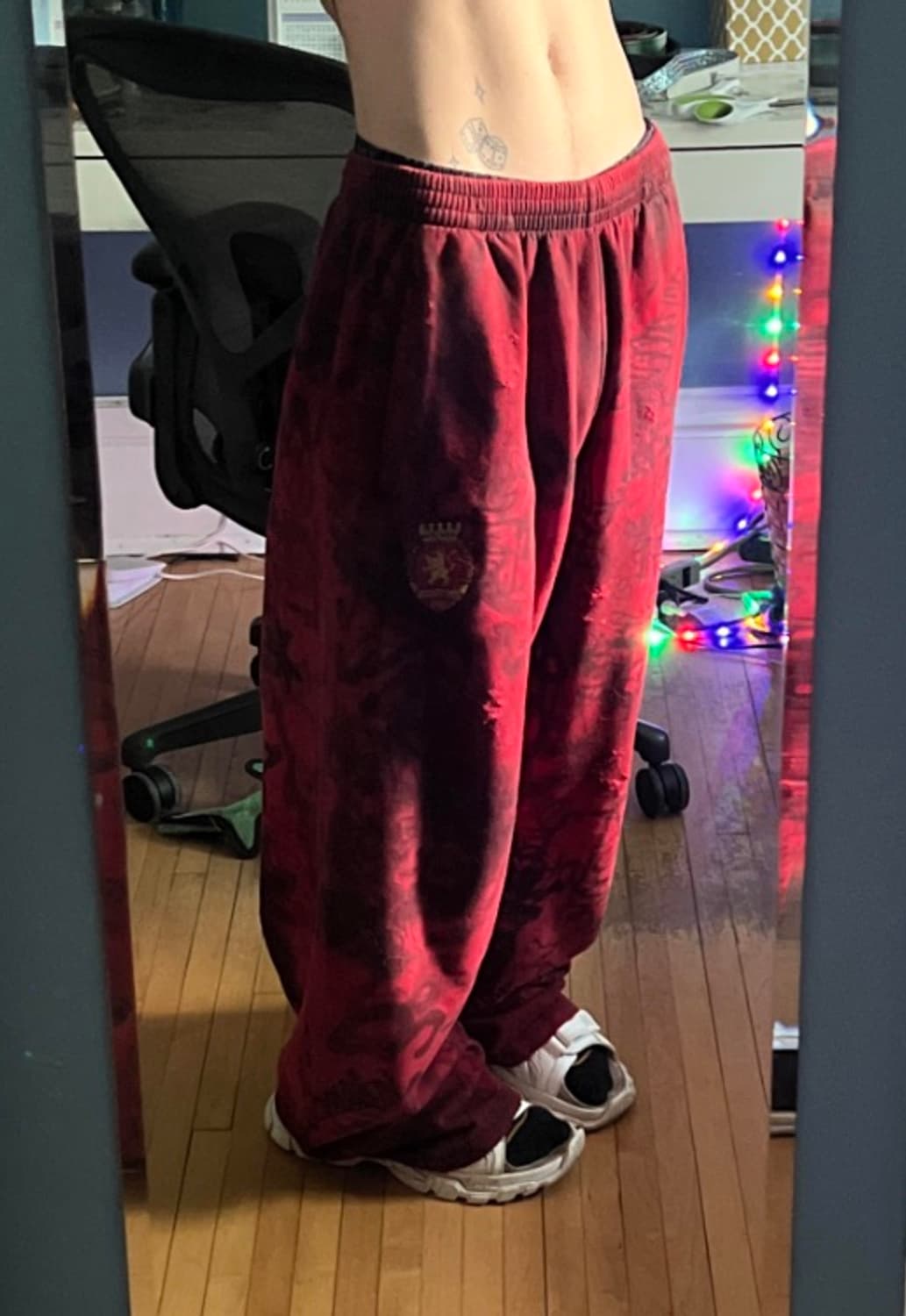 발렌시아가 그래피티 스케이터 배기 스웨트진 레드 상품이미지1