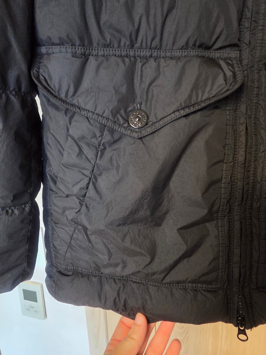 [구매 1달] 24FW 스톤아일랜드 크링클랩스 후드 패딩 M사이즈 상품이미지3