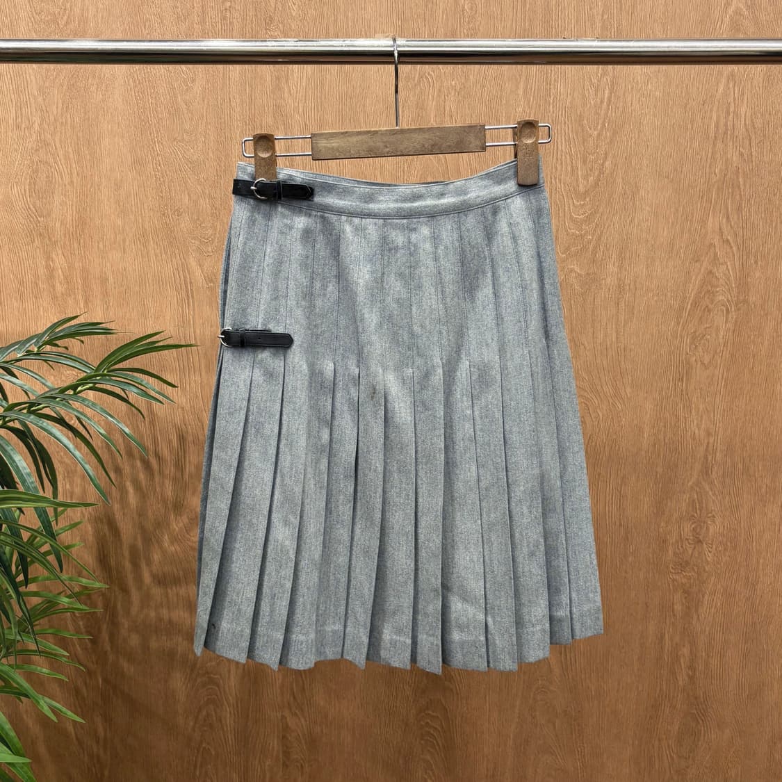 마가렛호웰 미디 스커트 박스 플리츠 웨이스트 밴드 버클 디테일 그레이 상품이미지1