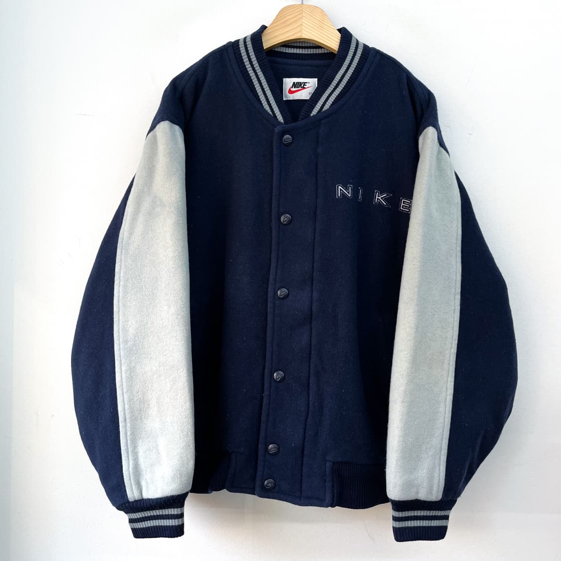 나이키 90s 아치로고 백스펠아웃 네이비 울바시티자켓 상품이미지3