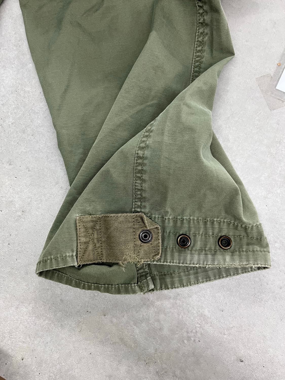 스투시 코치자켓 데우스 맨투맨 카키 카고팬츠 코디 상품이미지9