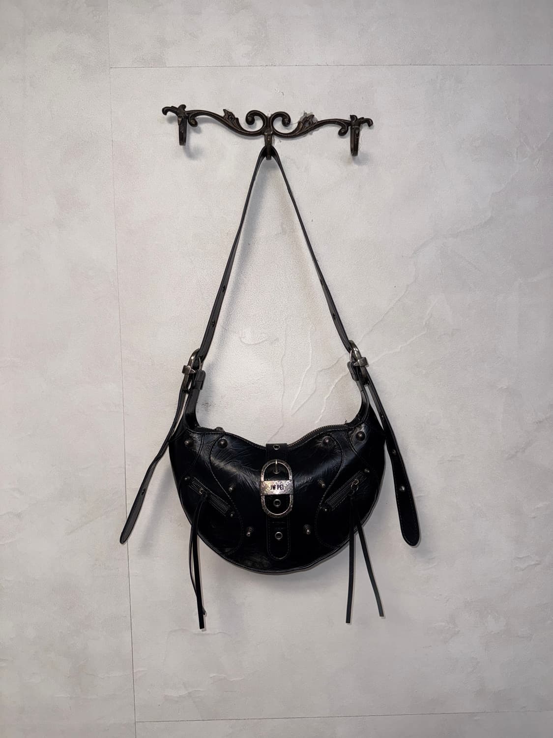 JW PEI Tessa crushed shoulder bag black 상품이미지1
