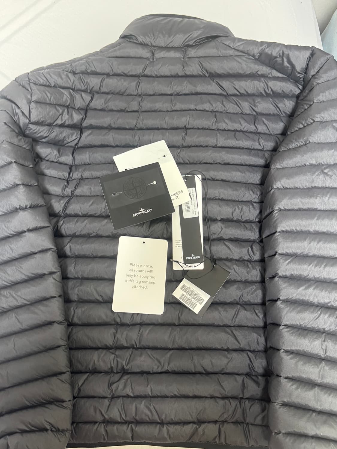 [XL]백화점판 22FW 스톤아일랜드 룸우븐 경량패딩 상품이미지4