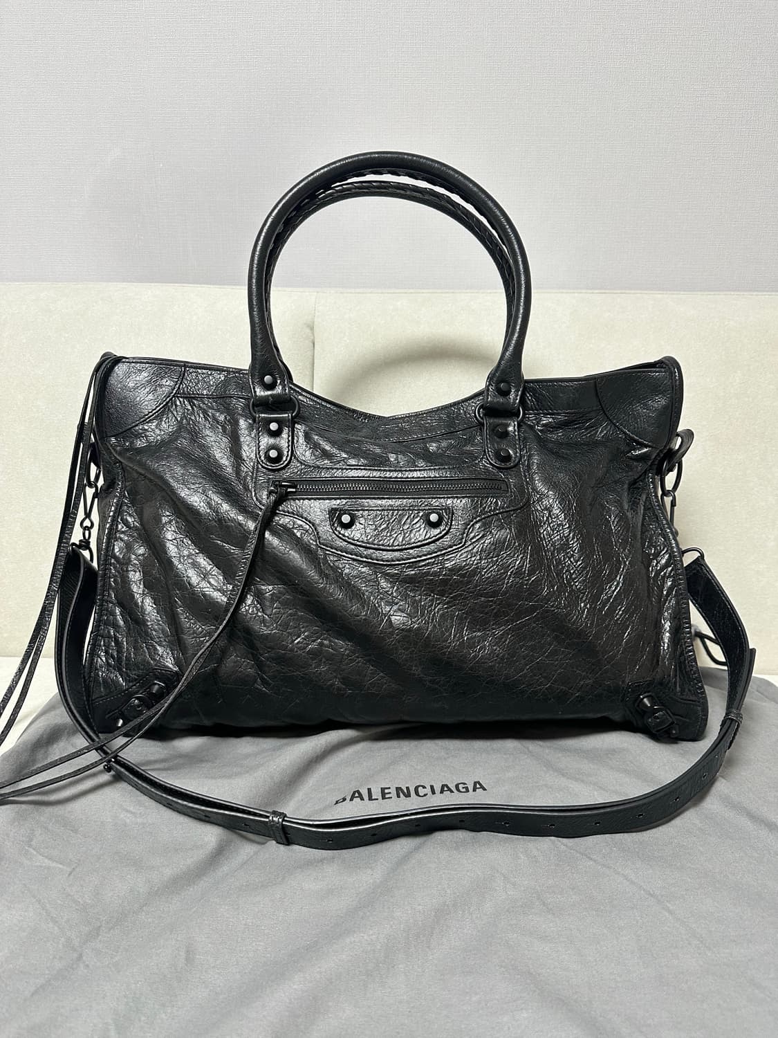 [S급 정품] 발렌시아가 르 시티 모터백 라지 블랙 상품이미지1