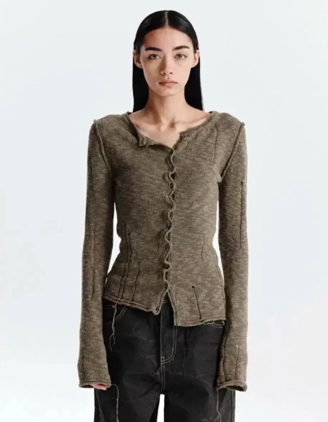 마뗑킴 언밸런스 버튼 디테일 가디건 상품이미지1