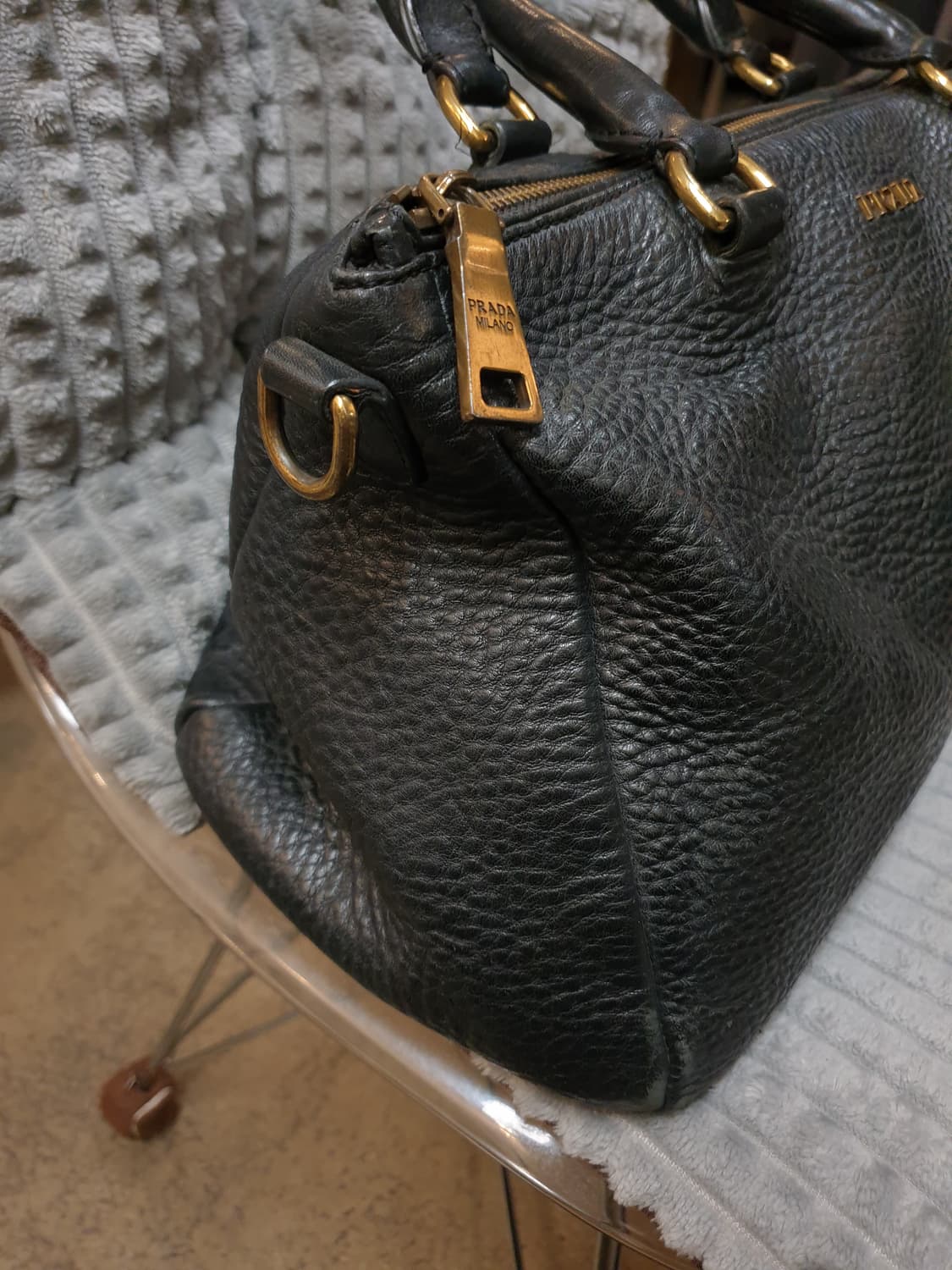 프라다 블랙 가죽 토트백 상품이미지2