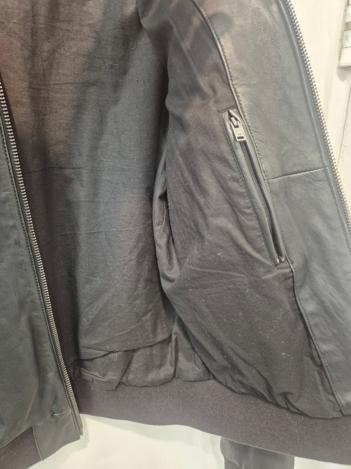 망고 남성 가죽 봄버 블랙 가죽 자켓  M
 상품이미지5