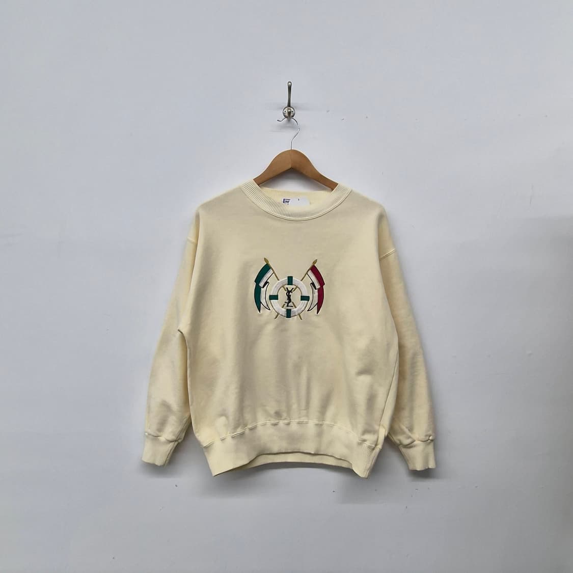 입생로랑 아이보리 자수 맨투맨 남녀공용 M 상품이미지1