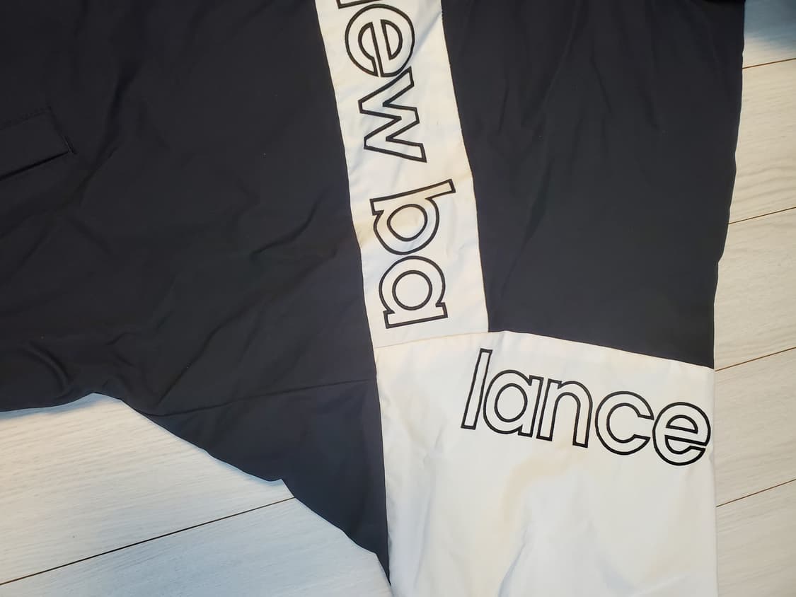 새상품급)뉴발란스 컬러블록 웜업 우븐 바람막이 자켓 사이즈95(m)

스 상품이미지5