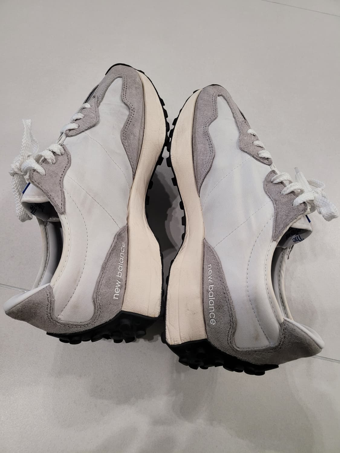 275] 어떤 옷에도 찰떡, 뉴발란스 327 그레이 보냅니다. 
 상품이미지2