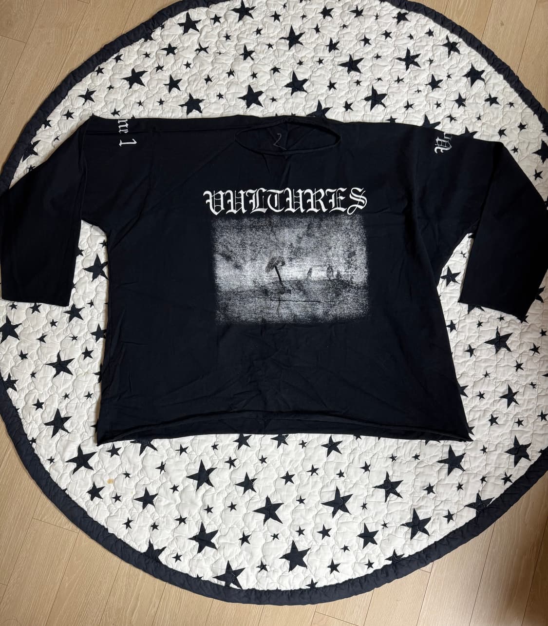 칸예 벌쳐스 1 트랙 리스트 롱슬리브 상품이미지2