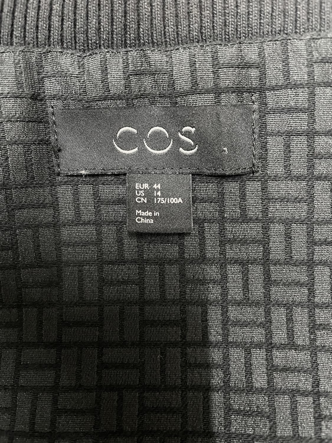 COS(코스) 기하학 패턴 밤버 자켓 블랙 상품이미지4