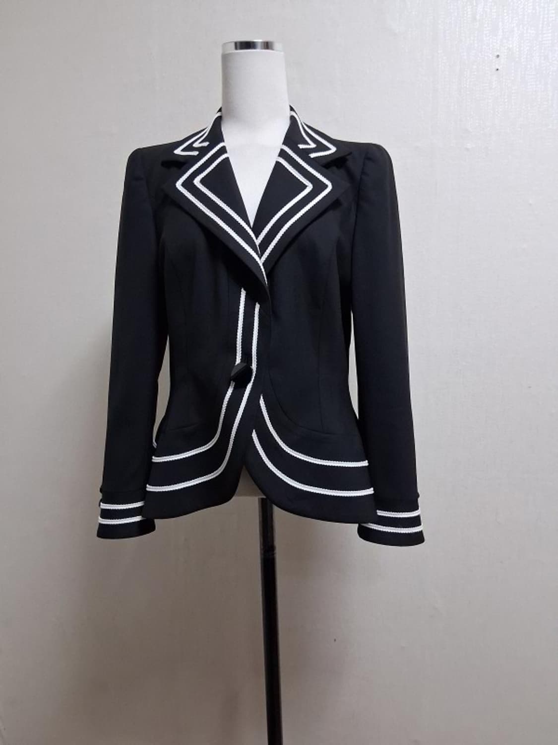 일본빈티지 VELLA 화이트라인카라 춘추 검정숏쟈켓 이쁜실루엣 66일본산 상품이미지1