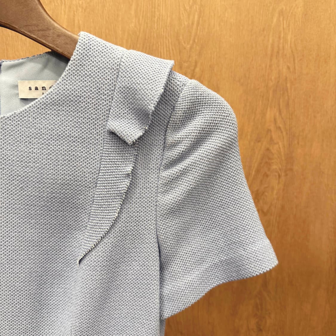 산드로 파리 텍스처 니트 반팔 원피스 플레어 프릴 디테일 라이트블루 상품이미지6