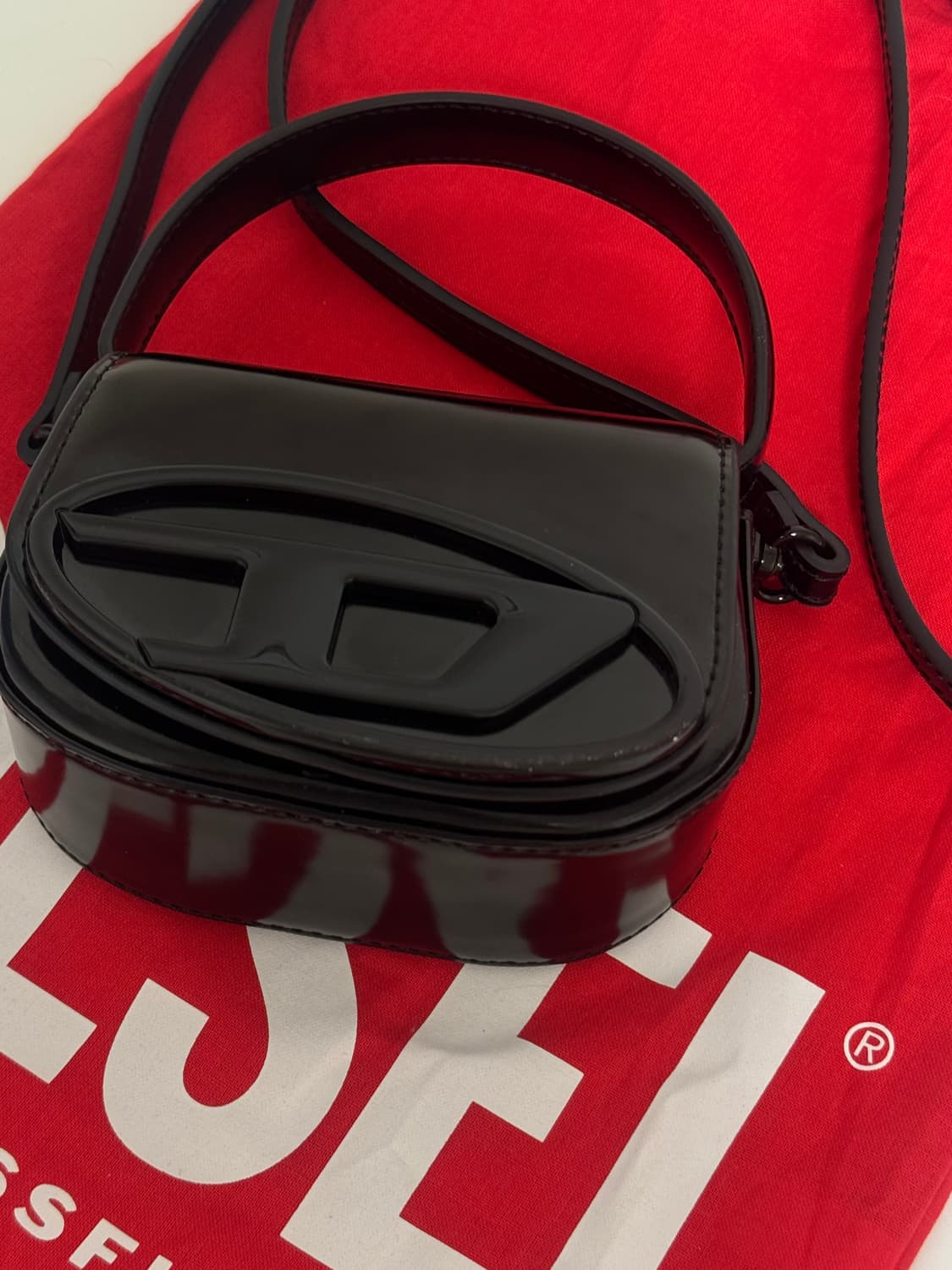 (당일발송) 디젤 1DR XS S 로고 탑핸들 미니 크로스백 블랙 상품이미지2