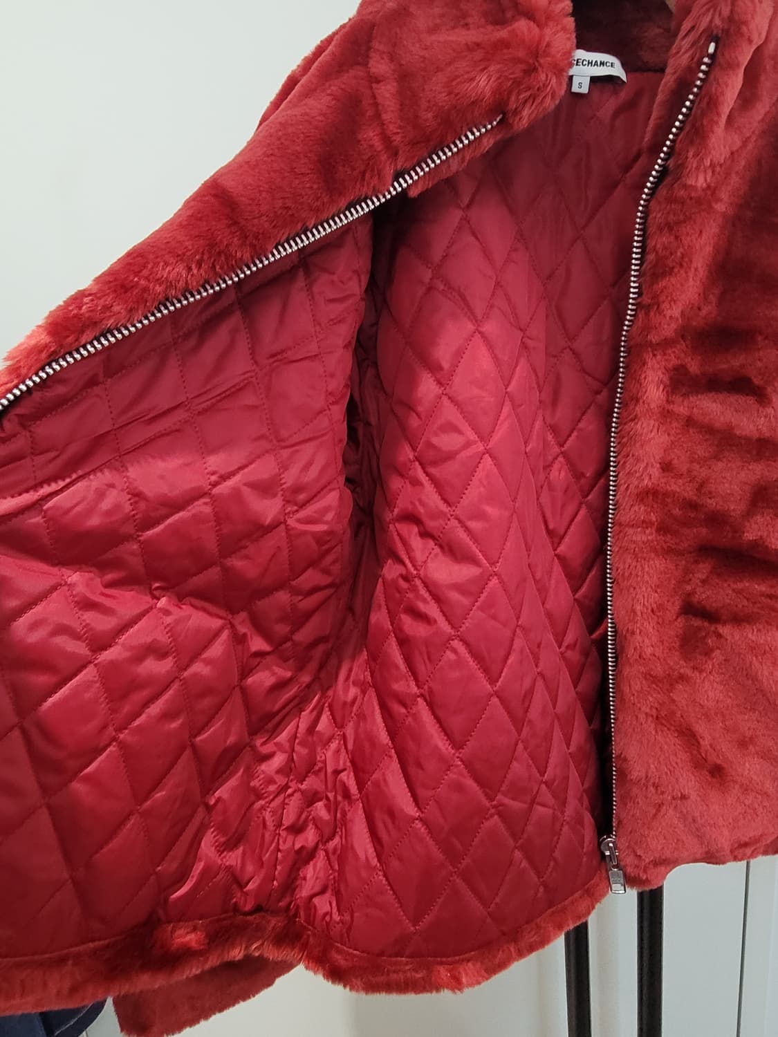 챈스챈스 CHANCECHANCE 레드 에코퍼 숏 자켓 S사이즈 상품이미지6