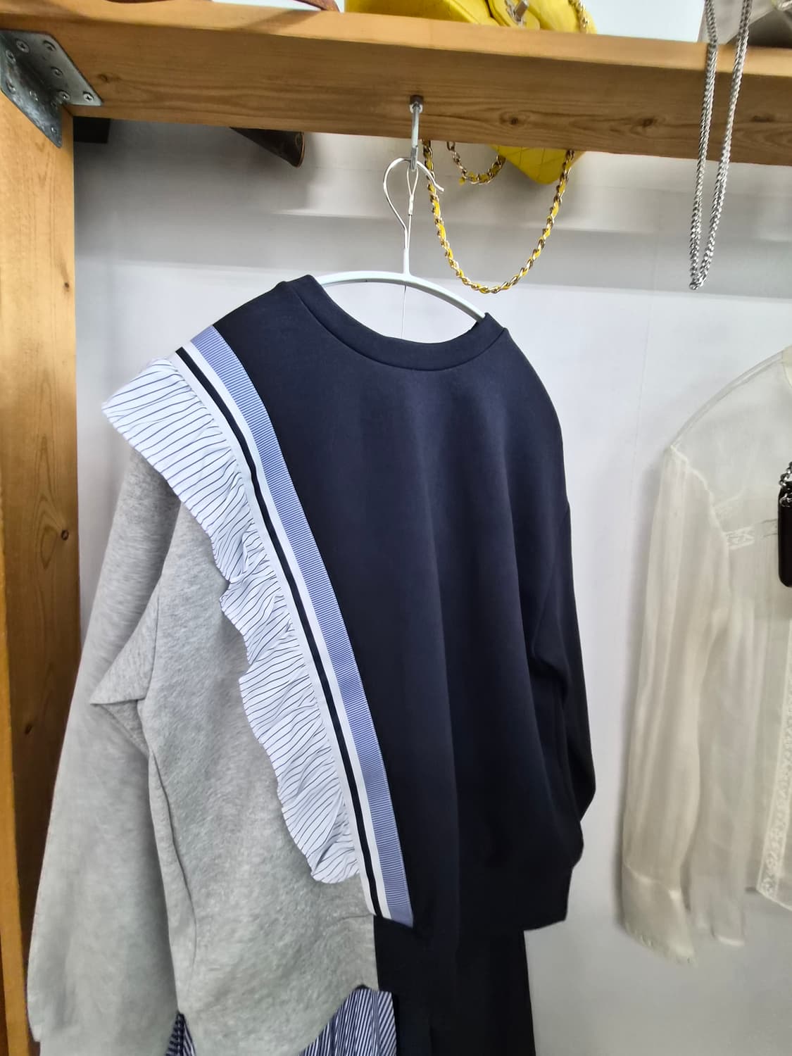 에고이스트 언발 프릴 맨투맨.지고트 언발 스커트 상품이미지2