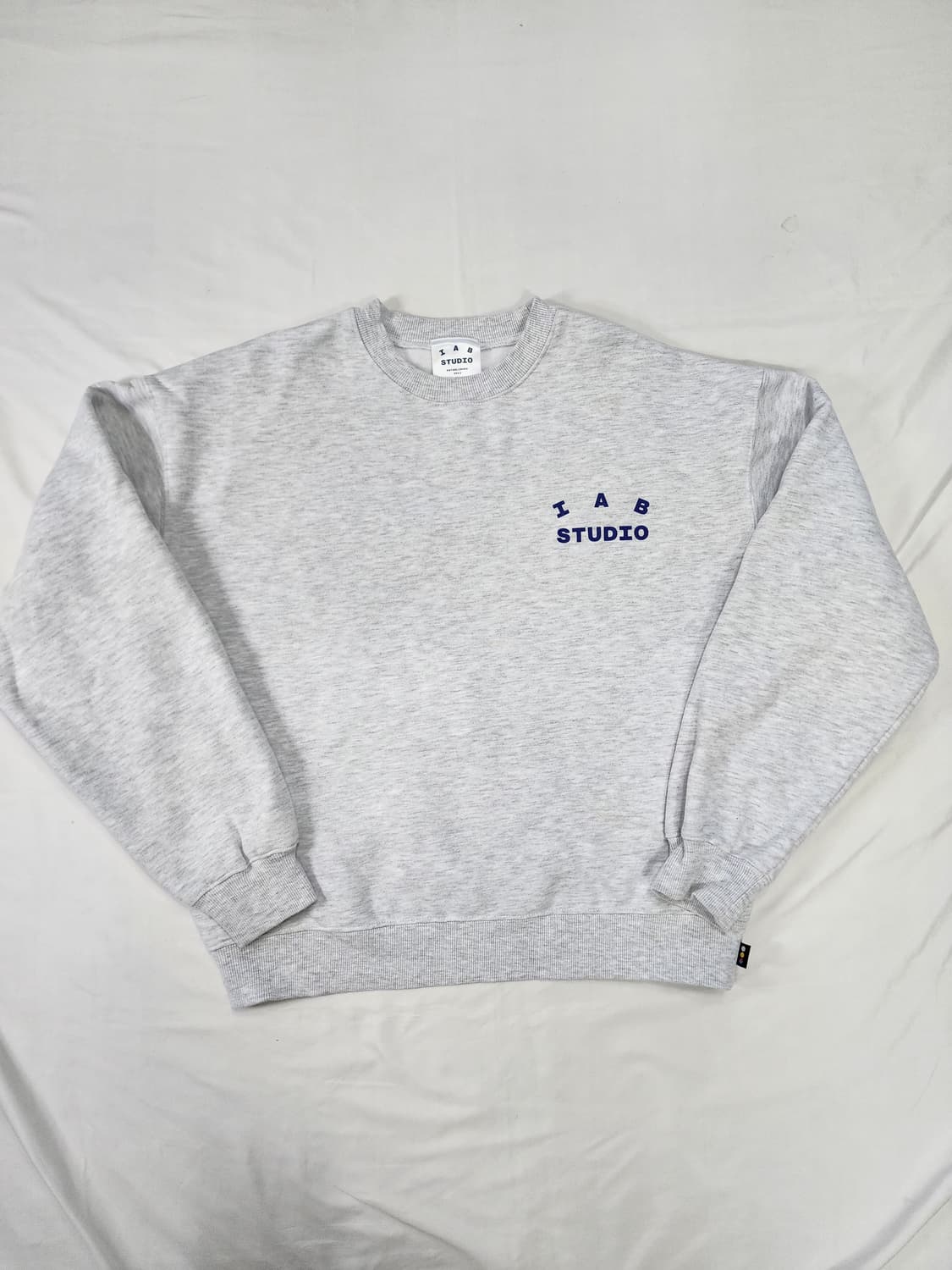 23FW 아이앱스튜디오 맨투맨 라이트 그레이 상품이미지1