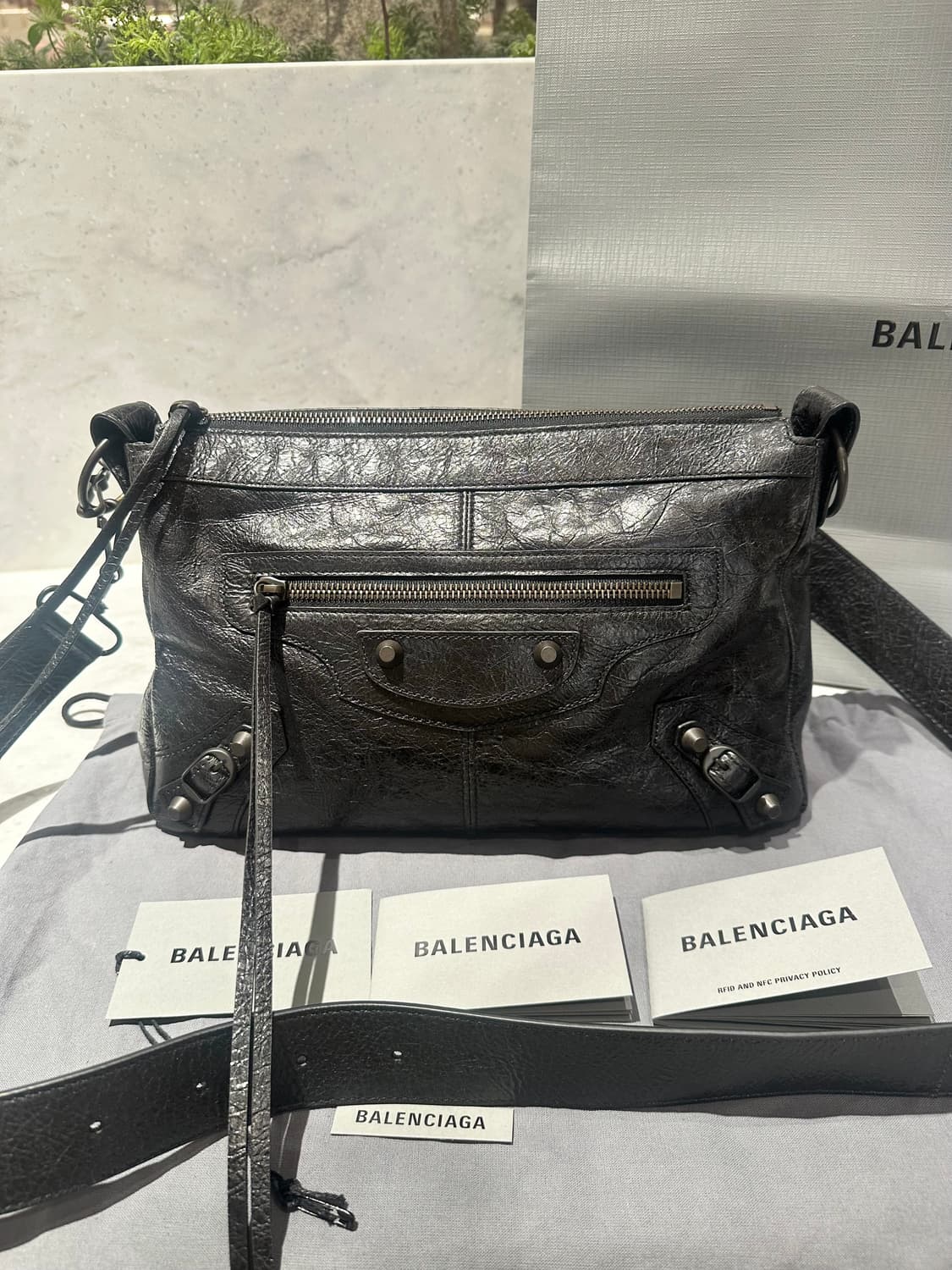 [새상품급 정품] 발렌시아가 르 시티 모터백 모토 블랙 상품이미지3