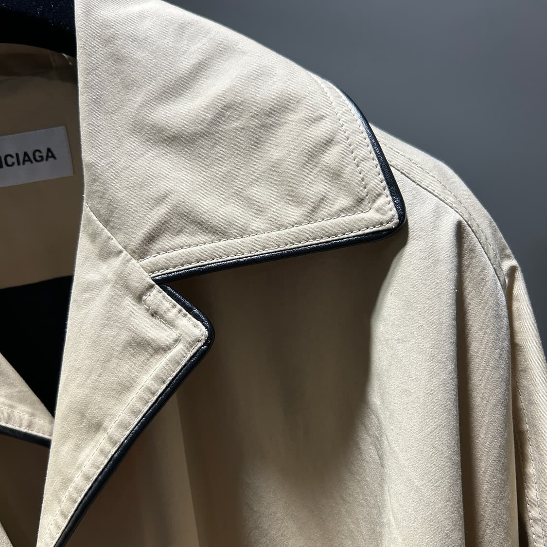 발렌시아가 BB로고 벨티드 트렌치코트 상품이미지4