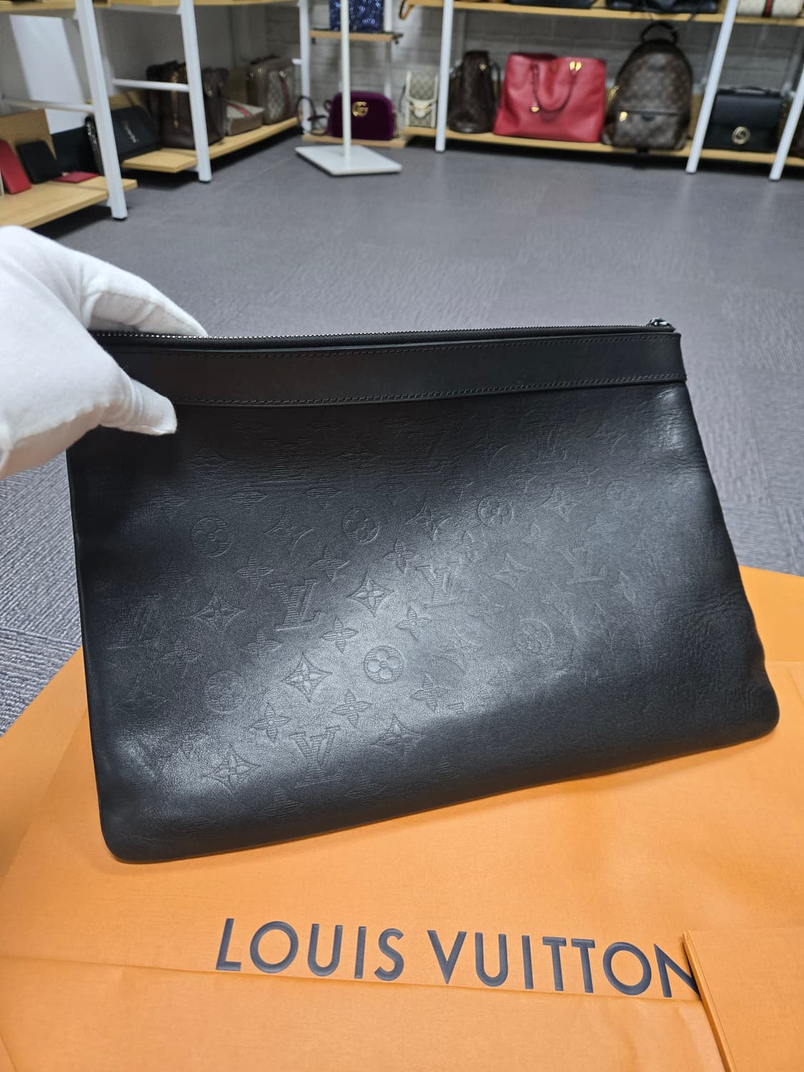 [특가][정품] 루이비통 쉐도우 클러치백 상품이미지4