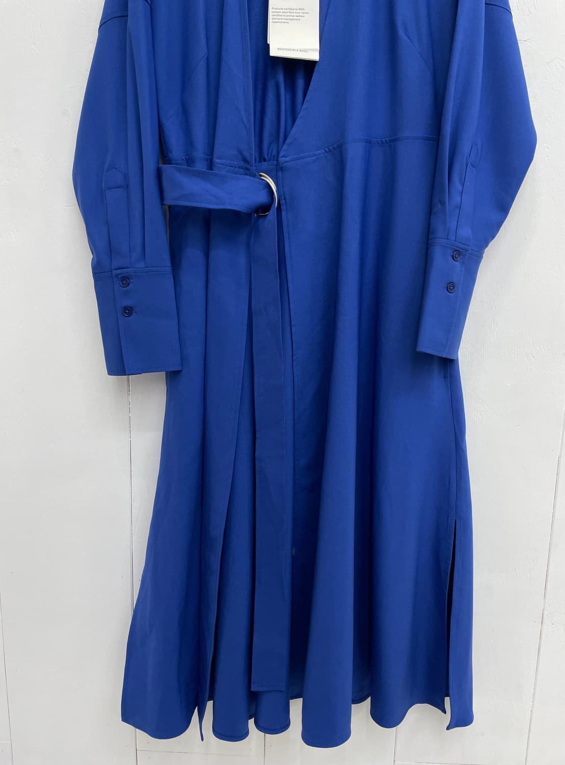 COS 브이넥 벨티드 울 원피스 블루 세미루즈핏 상품이미지4