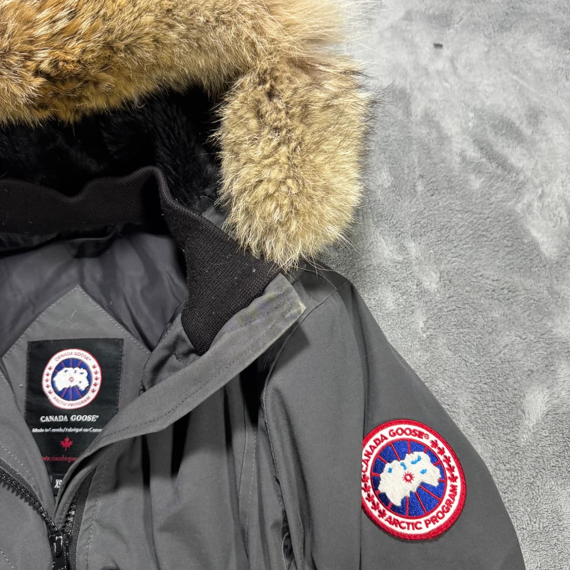 캐나다구스 여성 그레이 롱패딩 상품이미지3