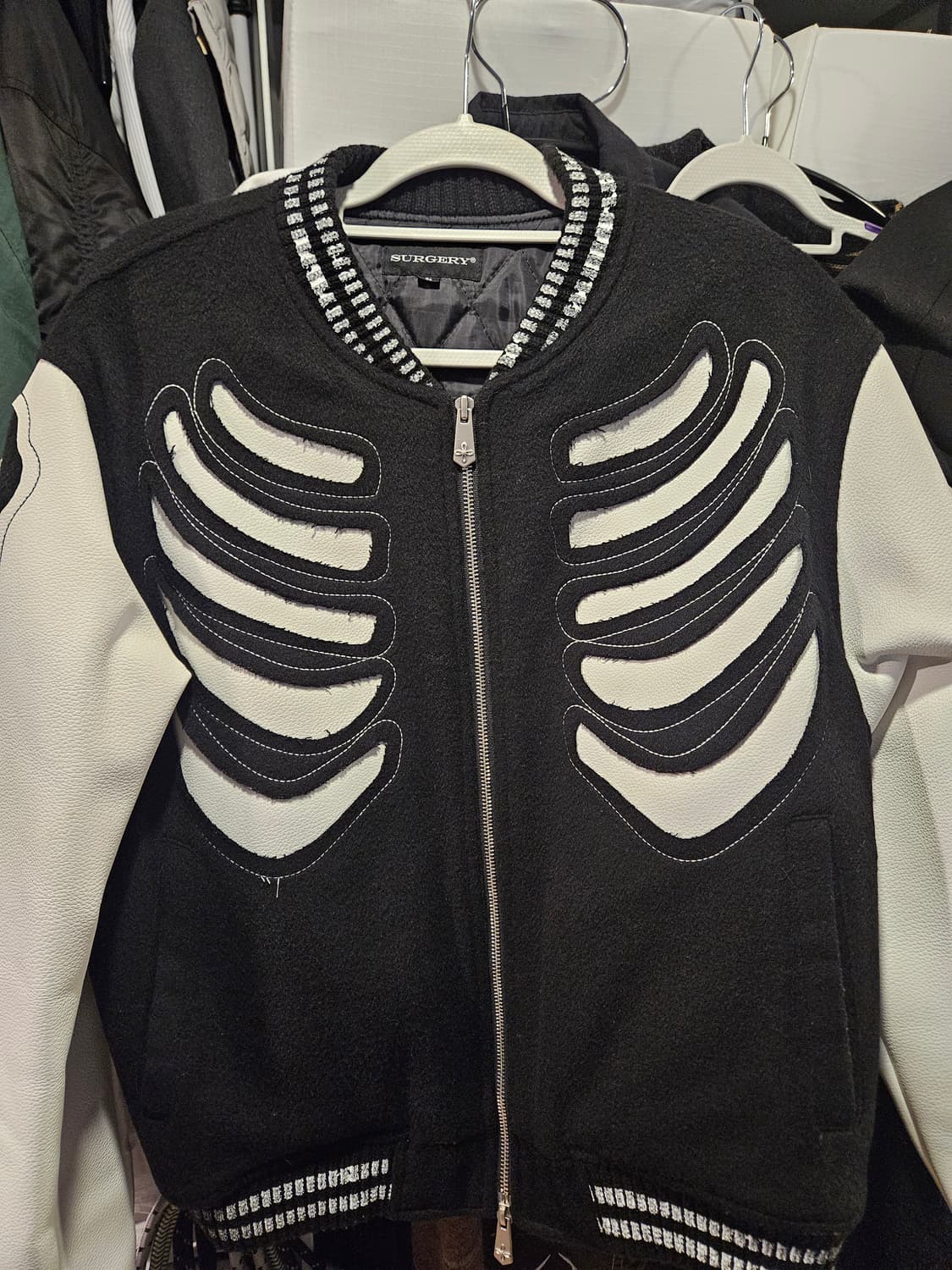 [L] 써저리 본 바시티 자켓 상품이미지4